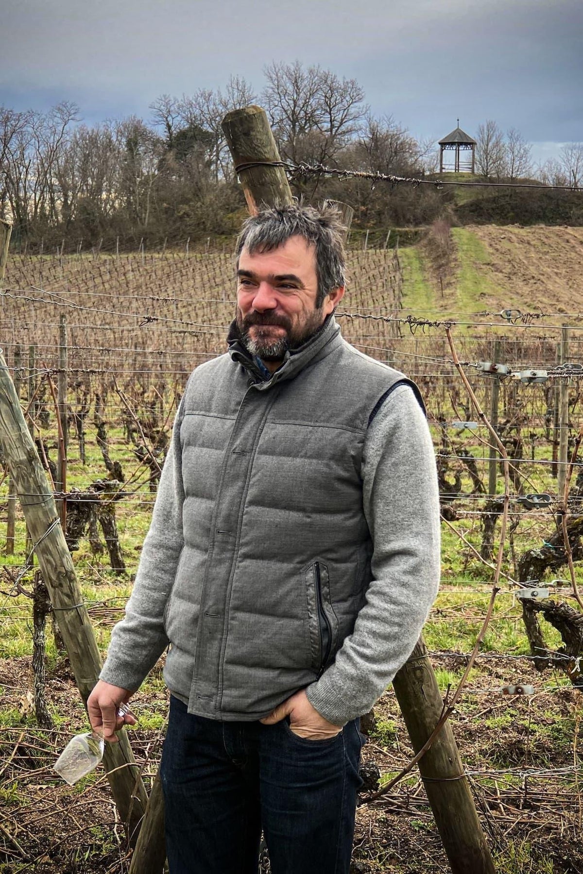 Lucas Rieffel dans les vignes du domaine à Mittelbergheim, sélectionné par Figuier